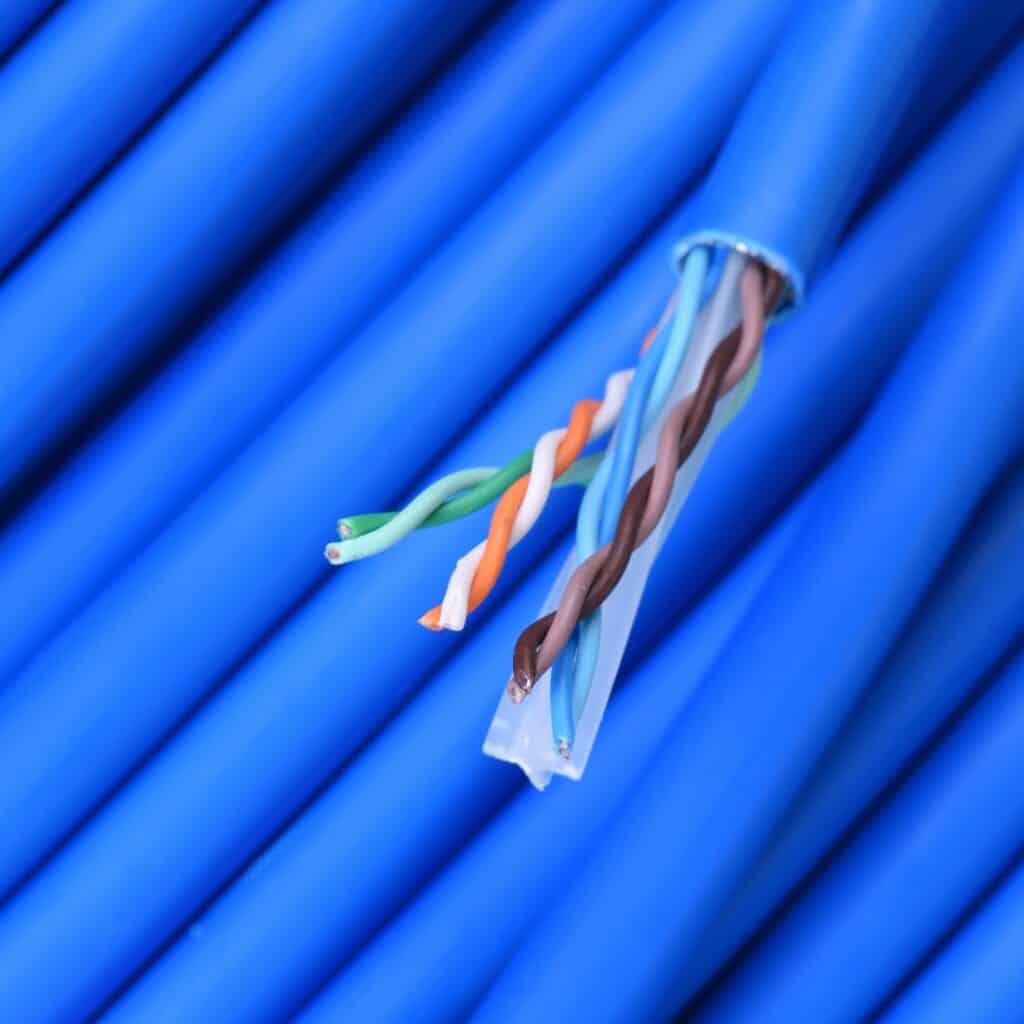 High-quality network cabling for optima data transmission.